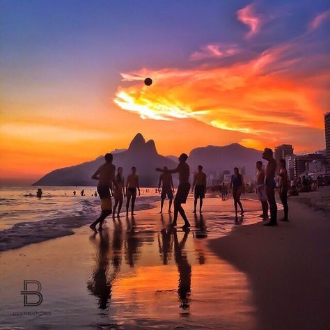 Brazil Beaches, Ipanema Beach, Shadow Silhouette, Rio Brazil, Yellow Heart, Sunset Beach, Beautiful Places To Travel, 인물 사진, Beach Photos