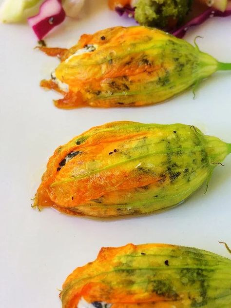 Marrow Recipes, Squash Blossom Recipe, Summer Produce Recipes, Stuffed Squash Blossoms, Stuffed Squash, Light Pasta, Zucchini Noodle Recipes, Zucchini Flowers, Produce Recipes