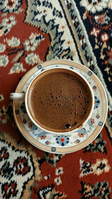 Coffee Cup Art, Arabic Coffee, Coffee Obsession, Coffee Pictures, Coffee Corner, Coffee Photography, Aesthetic Coffee, Bakery Recipes, Turkish Coffee