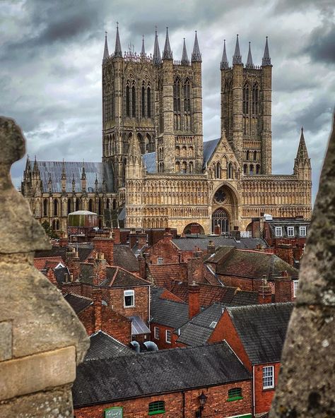 @europestyle_uk on Instagram: “🇬🇧 📸 Photo: @roberto_a_manrique 🇬🇧 Location: Lincoln, Lincolnshire 🚩Founders: @chrisma1105 📍Chosen by: @lusy_zavyalova 🚩Tell us about your…” Lincoln England, Uk Cities, Lincoln Uk, Lincoln University, Uk City, Gothic Architecture, Cologne Cathedral, Kingston, Great Britain