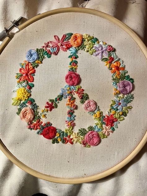 Embroidered Wall Hanging, Multicolored Flowers, Lean On, Embroidered Heart, Dmc Floss, Purse Charms, Purse Jewelry, Embroidery Floss, Spring Colors