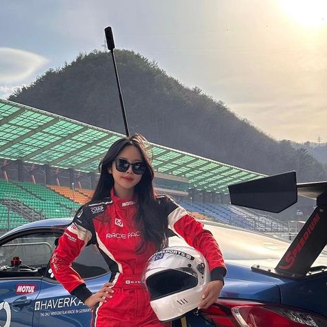 카레이서 강미지 Kang Miji 🏎 on Instagram: "New racing suit ❤️🏎️💨 💙 @hjchelmets_kr @hjc.motorsports @pcarmall_official ❤️ @motulkorea @motul 💚 @geckoracing @gecko_racing_kor 🤍 @haverkamp_wf_korea" Sibling Pictures, Biker Aesthetic, Adventure Aesthetic, Stylish Summer Outfits, Racing Suit, Aesthetic Japan, Future Lifestyle, Dream Lifestyle, March 19