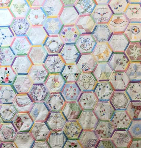 Rhonda Dort, Vintage Handkerchiefs Crafts, Hexagon Quilt Pattern, Vintage Quilts Patterns, Crazy Quilt Blocks, English Paper Piecing Quilts, Quilt As You Go, Picture Quilts, Embroidered Quilts