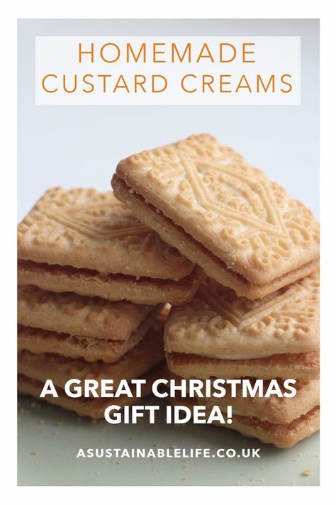 Homemade custard cream biscuits as a Christmas gift? Yes please! I recently made teeny tiny versions of these custard cream biscuits using my smallest cookie cutter, and packaged them up in jam jars for gifts - they went down a storm..! #biscuits #homemadebiscuits #christmasgiftideas #sustainability British Biscuit Recipes, بيتي فور, Custard Creams, Digestive Cookies, English Biscuits, British Biscuits, Biscuits Packaging, Homemade Custard, Custard Cream