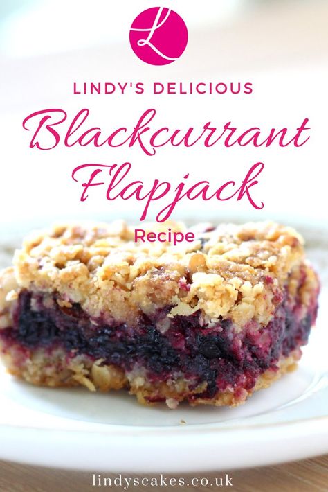 A deliciously moist blackcurrant flapjack that can be eaten freshly baked and still warm with ice cream as a dessert or allowed to cool and joyed as a teatime treat. via @lindyscakes Black Currant Desserts, Fruit Flapjack Recipe, Sweet Tray Bakes, Scottish Flapjacks, Blackcurrant Cake, Blackcurrant Recipes, Black Currant Recipes, Currant Recipes, Flapjack Recipe