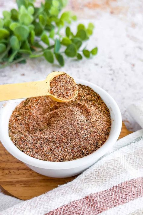 Steak Seasoning Recipe - Simply Scrumptious Eats Steak Seasoning Recipes, Outback Steak Seasoning, Homemade Steak Seasoning, Steak Seasoning Recipe, Season Steak Recipes, Homemade Food Gifts, Seasoning Recipe, Texas Roadhouse, Diy Recipe