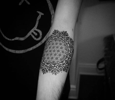 Asanoha patterned mandala tattoo on the inner forearm. Asanoha Tattoo, Asanoha Pattern, Geometry Shapes, Inner Forearm Tattoo, Inner Forearm, Pattern Tattoo, Mandala Tattoo, Forearm Tattoos, Body Mods