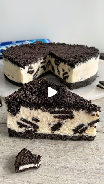 Fitwaffle Kitchen | Eloise on Instagram: "4-INGREDIENT OREO ICE CREAM CAKE 😍

A buttery Oreo base with a creamy Oreo ice cream filling, topped with more Oreos 🤤

It’s so easy to make with just 4 ingredients and it tastes so good! Perfect for summer ☀️

Sound on for full instructions 🔉

All you need is:

For the base & topping:
36 Oreos
100g salted butter, melted

For the filling:
1 tin (397g) condensed milk
400ml double cream, cold
150g Oreos, broken into pieces

Tin size: 8” springform

Enjoy!
#fitwaffle #fitwafflekitchen" Oreo Ice Cream Cake, Oreo Ice Cream, Double Cream, Oreo Recipes, Cream Filling, Oreo Cake, Ice Cream Popsicles, Dee Dee, Ice Creams