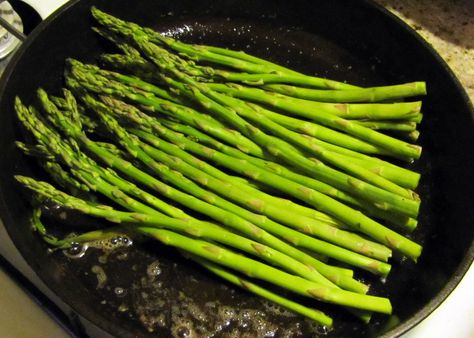 Skillet Asparagus Recipes, Cooked Asparagus On Stove, Chicken And Asparagus Skillet, Asparagus In Pan, Asparagus Cast Iron Skillet, Cast Iron Asparagus, Asparagus Recipes Roasted, Bacon Wrapped Asparagus, Cast Iron Grill