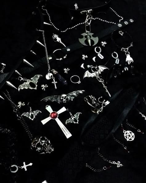 Horror Aesthetics, Goth Gifts, 80s Goth, Vampire Goth, Image Swag, Victorian Goth, Goth Jewelry, Gothic Aesthetic, Goth Girl