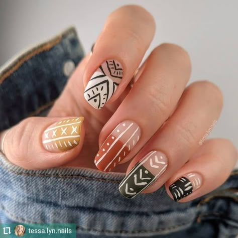 Gorgeous Fall Inspired Nail Art Ideas for 2021 - Wonder Forest November Nail Ideas Short, Hippie Nails Boho, African Nail Art, Maquillage Yeux Cut Crease, Aztec Nails, Western Nails, Boho Nails, Cute Nails For Fall, Nail Time