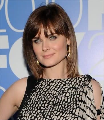 Emily Deschanel Hair, Deschanel Emily, Shoulder Haircuts, Hairstyle 2022, Medium Shaggy Hairstyles, Shoulder Haircut, Fringe Hair, Short Shaggy Haircuts, Emily Deschanel