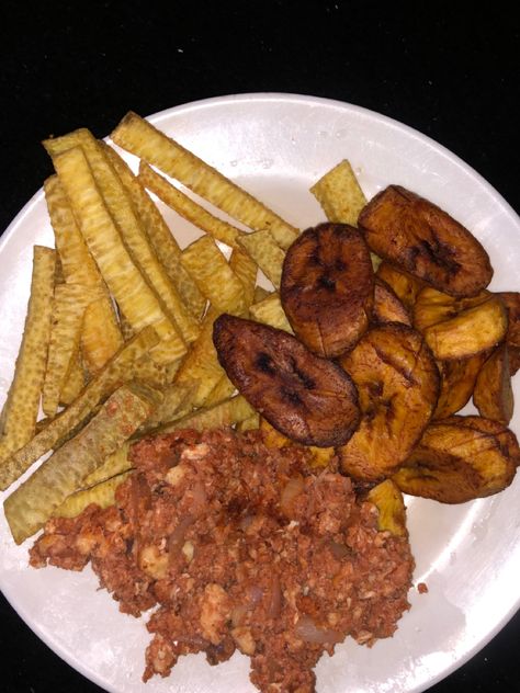 Fried plantain and yam with egg sauce Egg Sauce, Fried Plantain, Egg Potato, Broken Iphone, Fridge Photos, Plantains Fried, Fried Potatoes, Iphone Screen, Fried Egg