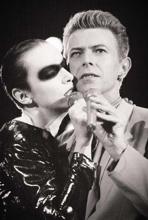 Annie Lennox and David Bowie Enya Music, Freddie Mercury Tribute Concert, Antonio Guterres, Annie Lennox, Lana Turner, Musica Rock, Ziggy Stardust, I'm With The Band, Martin Scorsese