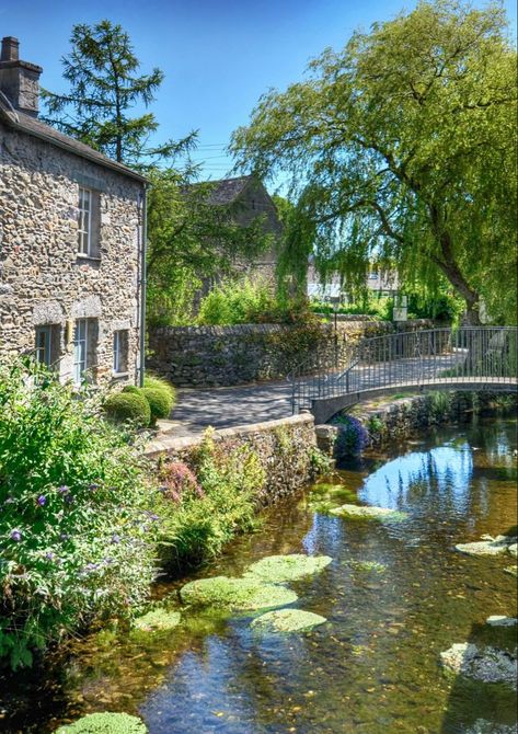 English Village Cottages, European Village Houses, Cottage Village Aesthetic, Shere Village, Fairytale Village Aesthetic, English Country Village Aesthetic, Acnh Zen Path Design, English Village Aesthetic, Small English Village