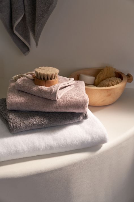 Towel Photography, Rugs Tufted, Product Shoot, Product Shots, Terry Towel, Face Towel, Black And White Portraits, Bed Styling, Bathroom Styling