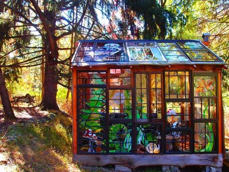 Glass Cabin, L'art Du Vitrail, Verre Design, Small Cabin, Glass Artwork, Window Frames, Cabins In The Woods, Window Design, Stained Glass Art