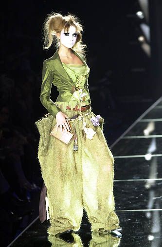 2000 - John Galliano 4 Dior Couture show - Christian Dior John Galliano, Avant Garde Outfit, Woman Costumes, Ethereal Fairy, Galliano Dior, Wes Gordon, Dior Collection, Runway Fashion Couture, Dior Couture