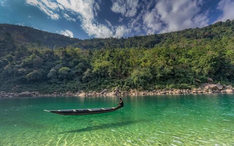 Dawki; The Less Talked Wonder Of Meghalaya - Nomadic Blog Dawki River, Weather In India, Northeast India, Hot And Humid, Hill Station, Adventure Activities, Tourist Places, Crystal Clear Water, India Travel