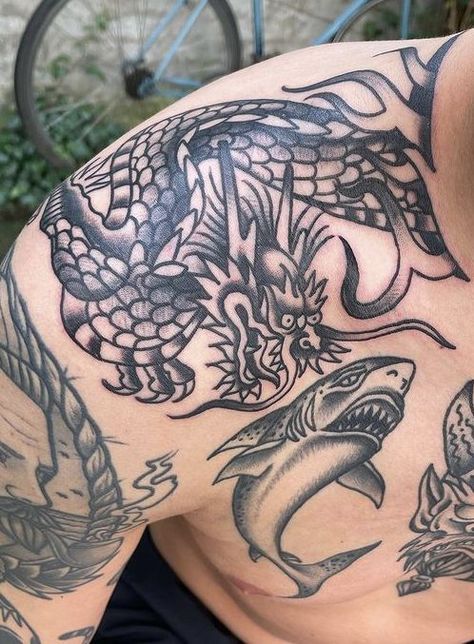 Traditional Back Tattoo, Harry Tattoos, Dragon Tattoo Sketch, Traditional Black Tattoo, Chest Ideas, Shin Tattoo, Wrist Tattoo Designs, American Traditional Tattoo Ideas, Traditional Tattoo Ideas