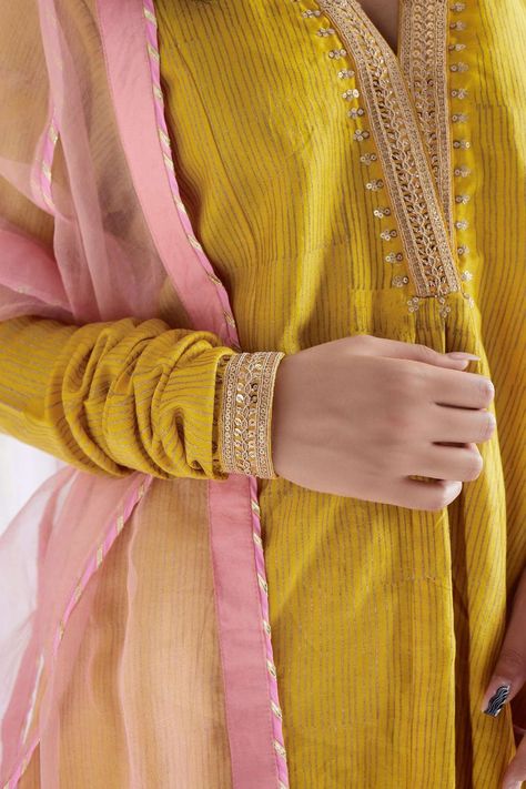 Latest Dupatta Designs, Yellow Kurta, Classy Outfits For Women, Marigold Yellow, Embroidery On Kurtis, Desi Fashion Casual, Kurta Designs Women, Plain Dress, Blouse Design Models