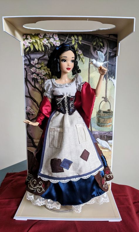 Snow White Limited Edition Doll Released by Disney Store 2017 5508 of 6500 Disney Princess Doll, Disney Doll, Disney Designer Dolls, Barbie Snow White, Disney Animators, Disney Collector Dolls, Disney Store Dolls, Snow White Collector Doll, Snow White Doll