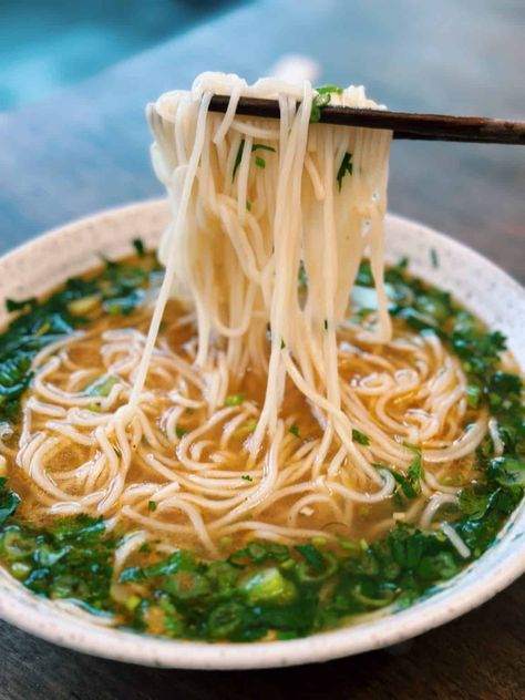 Quick Asian Noodle Soup, Rice Noodle Soup Recipes Easy, Asian Noodle Soup Recipes Easy, Clear Noodle Soup, Soup Recipes With Noodles, Rice Noodle Soup Recipes, Rice Vermicelli Noodles Recipes, Easy Noodle Soup, Chinese Noodle Soup