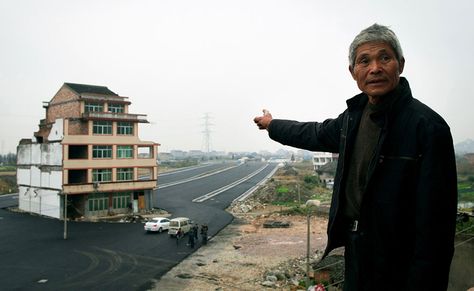 China’s Government Paves a Highway Around Stubborn Homeowners | Bored Panda Powerful Photos, Block Of Flats, Stuck In The Middle, News Magazine, The Old Days, Large Homes, Stick It Out, Apartment Building, Most Powerful