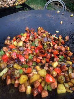 A quick, easy, colorful, and tasty dish to cook on your Blue Moon Disk. Disco Recipes, Sausage Pepper Potato, Disc Cooking, Disc Recipes, Moon Recipes, Rodeo Food, Cowboy Wok, Potato Hash Recipe, Camping Foods