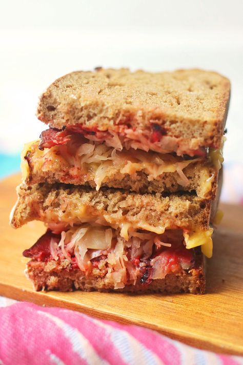 Vegetarian Reuben Sandwich - Supper in the Suburbs Vegetarian Reuben, American Sandwich, Reuben Recipe, Vegan Gravy, Vegan Challenge, Vegan Wraps, Reuben Sandwich, Plant Based Diet Recipes, Vegetarian Sandwich