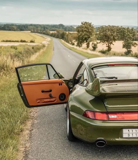 993 Turbo, Old Vintage Cars, Porsche 912, Porsche Classic, Porsche 993, Car Goals, Porsche Macan, Vintage Porsche, Foto Tips