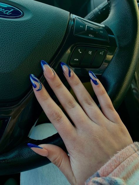 Trendy Nails Dark Blue, Acrylic Nails For Prom Blue Dress, Nails That Go With A Navy Blue Dress, Navy Almond Nails Design, Dark Blue Nails Almond Shape, Dark Blue Almond Nails Design, Almond Nails Blue Design, Nails For Dark Blue Dress, Almond Nails Dark Blue