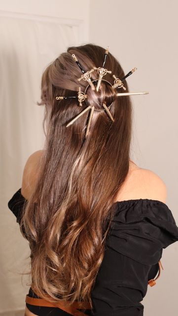 Maureen - Hairstyle on Instagram: "New hairstyle with swords ✨⚔️✨I was inspired by a rudder ! Do you like the result ? 🖤 #maureen #hairstyle #sword #badasshair #updohairstyles" Witch Aesthetic Hair, Pirate Inspired Hairstyles, Fantasy Hair Styles, Wedding Swords, Ancient Hairstyles, Pirate Hairstyles, Fantasy Hairstyle, Starfall Ball, Fantasy Hairstyles