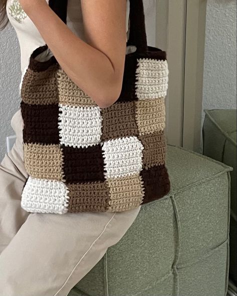 shades of brown Brown Crochet Ideas, Crochet Bag Brown, Brown Crochet Bag, Crochet Brown, Brown Crochet, Confection Au Crochet, Mode Crochet, Crochet Simple, Crochet Inspo