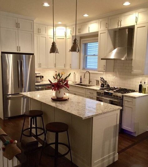 White Transitional Kitchen, Vintage Kitchen Remodel, Armoire Design, Ikea Kitchen Remodel, Kitchen Renovations, New Kitchen Cabinets, Kitchen Cabinets Makeover, Subway Tiles, Kitchen Marble