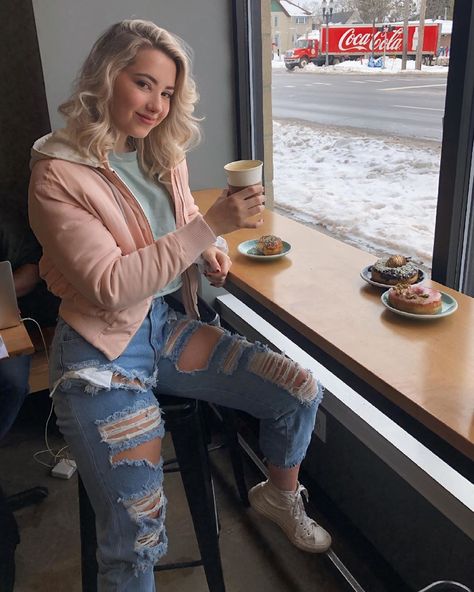 157.5k Likes, 903 Comments - Alice (@pineapplebrat) on Instagram: “Only bought these donuts for the pic n swiftly threw them away after 😤 • To HECk with diet culture…” Pineapple Brat Alice, Pineapple Brat, Diet Culture, Female Poses, Justin Bieber, Donuts, Pineapple, Open Shoulder Tops, Diet