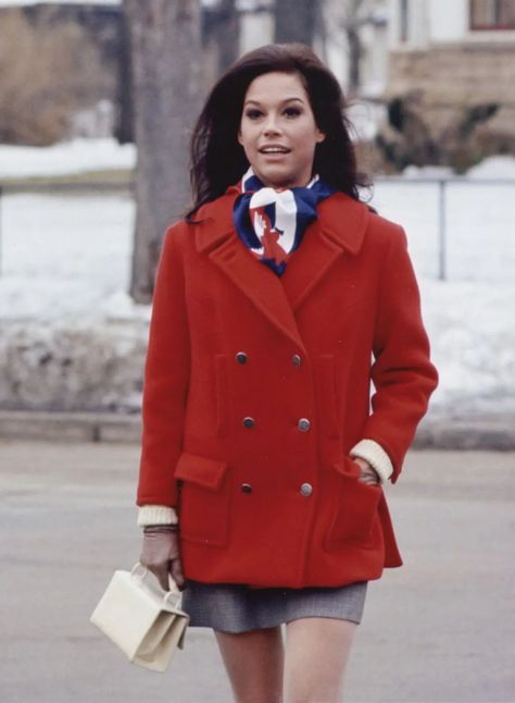 The Fashion of The Mary Tyler Moore Show Cold Outfit, Mary Tyler Moore Show, Tyler Moore, Mary Tyler Moore, Black Evening Gown, Chic Blazer, Fashion Tv, Her Smile, Cool Suits