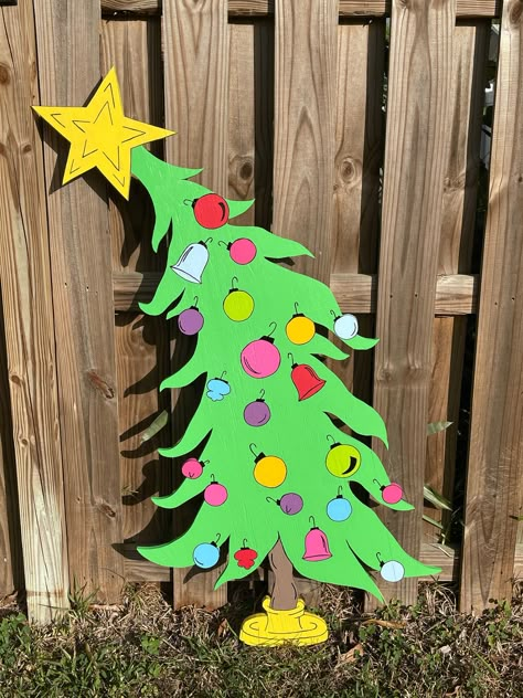 Whoville Christmas Tree, Whoville Christmas Decorations, Grinch Decor, Grinch Tree, Grinch Trees, Grinch Decorations, Whoville Christmas, Grinch Christmas Party, Cardboard Creations