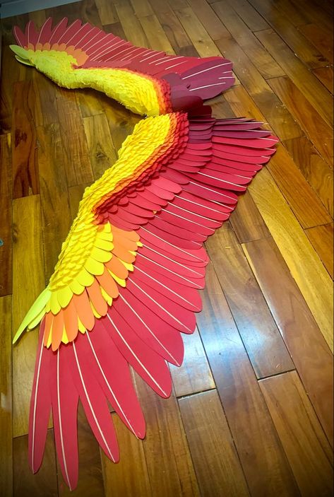 Paper Wings Diy, Cardboard Wings, Harry Potter Kostüm, Phoenix Costume, Cosplay Wings, Diy Wings, Paper Bird, Paper Wings, Paper Art Sculpture