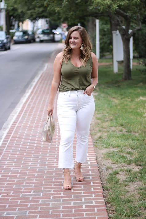 Midsize White Jeans, White Jeans Outfit Midsize, Curvy White Jeans Outfit, White Jeans Curvy Outfit, White Jeans Plus Size Outfit, Plus Size White Jeans Outfit, White Jeans Plus Size, White Jeans Outfit Summer, Chubby Girl Fashion