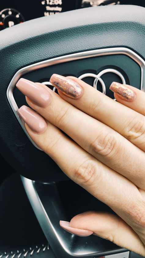 Rose Gold Flakes Nails, Rose Gold Flake Nails, Rose Gold Foil Nails, Gold Foil Nails, Rose Gold Nails, Foil Nails, Rose Gold Foil, Gold Flakes, Chic Nails