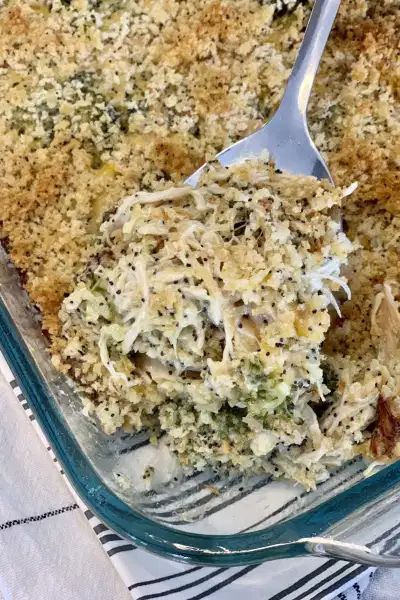 Poppyseed Chicken Casserole, Poppyseed Chicken, Poppy Seed Chicken Casserole, Chicken Casserole Recipes, Pound Dropper, Poppy Seed Chicken, Creamy Chicken Casserole, Points Recipes, Chicken Recipes Casserole