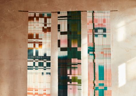 Modern Tapestry Art, Modern Tapestry Weaving, Wall Art Tapestry, Textile Art Installation, Tapestry Quilt, Diy Fiber Art, Woven Tapestry Art, Textile Installation, Contemporary Tapestry