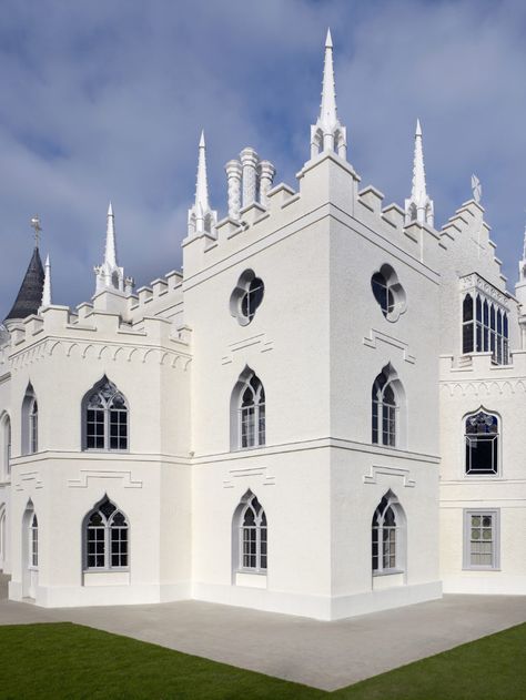 Visit Us - Strawberry Hill House & Garden Exterior Design Backyard, Strawberry Hill House, Neo Gothic Architecture, Gothic Revival House, Strawberry Hill, Victorian Interior, Stately Homes, Porch Garden, Grand Homes