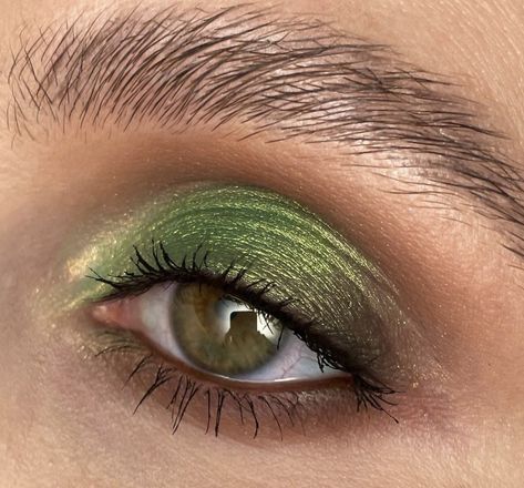 Eyeshadow For Ginger Hair, Green Makeup Looks Hooded Eyes, Green Eyeshadow On Green Eyes, 1980s Eye Makeup, Earthy Eyeshadow Looks, Color Eyeshadow For Brown Eyes, Make Up Vert, Brown And Green Makeup, Make Up Ideas For Green Eyes