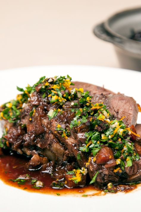 This stunning braised whole beef shin recipe is a warming delight. Beef Shin Recipes, Beef Stew Stove, Beef Shin, Gremolata Recipe, Irish Beef Stew, Cast Iron Casserole Dish, Irish Beef, British Recipes, Great British Chefs