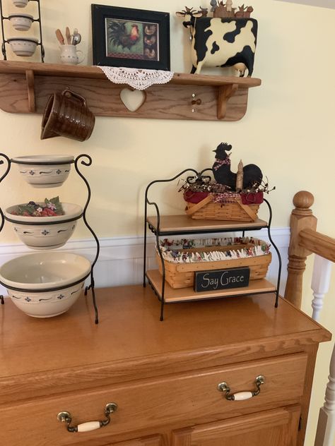 Decorating With Longerberger Baskets, Baskets On Top Of Hutch, Decorating With Longaberger Basket Ideas, Longaberger Basket Ideas Display, Longaberger Basket Ideas, 1940s Home Decor, Basket Decor Ideas, Decorate With Baskets, Longaberger Baskets