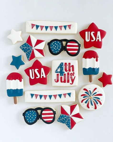 U.S.A. 🇺🇸✌🏻 . . . . . #cookies #cookiesofinstagram #cookieart #cookieartist #cookier #sugarcookies #decoratedcookies… | Instagram Blue Party Foods, Fancy Sugar Cookies, Patriotic Sugar Cookies, Summer Sugar Cookies, Patriotic Cookies, Fourth Of July Cakes, Blue Birthday Parties, Cookie Decorating Party, Cookie Business