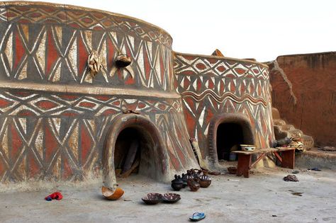 Africa | Traditional houses of the Sirigu. Ghana | © Johan Gerrits ... History Of Ghana, Africa Traditional, African House, Afrikaanse Kunst, Unusual Homes, Traditional Houses, Vernacular Architecture, Out Of Africa, Traditional Architecture