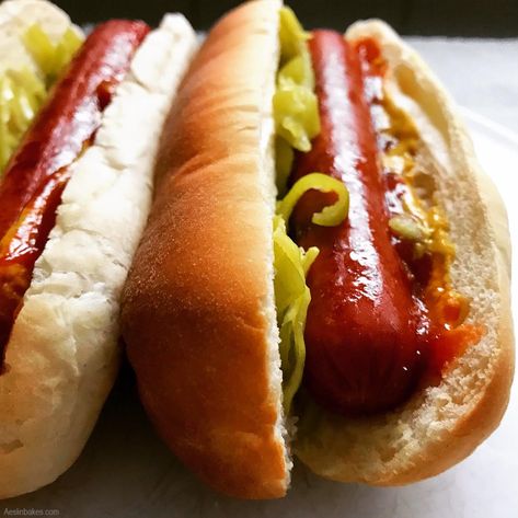 Soft Hot Dog Buns, Hot Dog Buns Recipe, Japanese Milk Bread, Homemade Buns, Artisan Bread Recipes, Milk Bread, Bun Recipe, Delicious Sandwiches, Dog Recipes